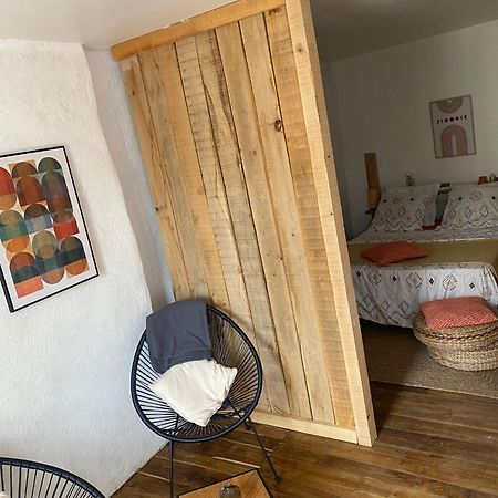 La Maison Du Commandeur Maine-de-Boixe Luaran gambar